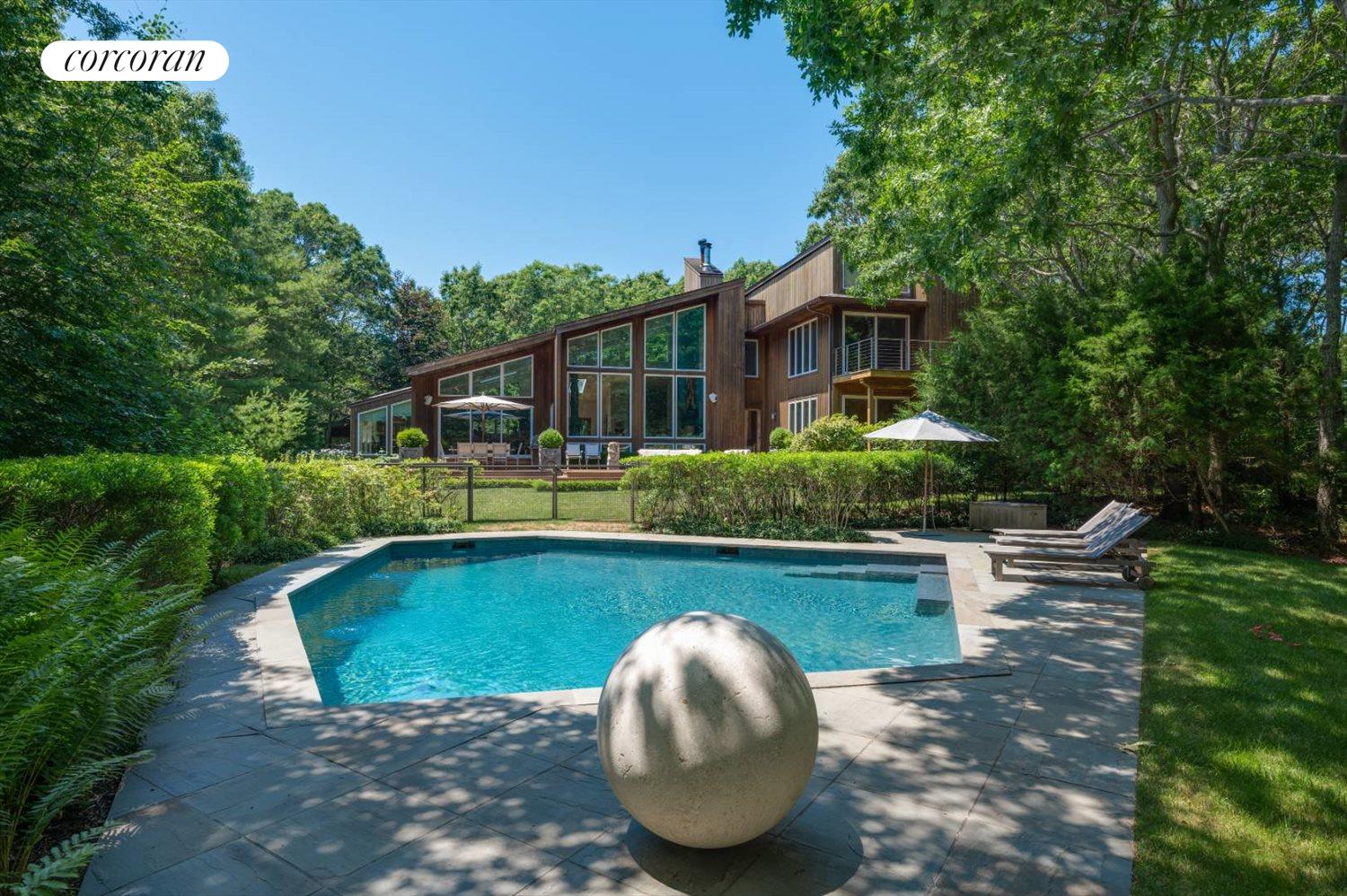 The Hamptons Real Estate | View 8 Kettle Court | 5 Beds, 7 Baths | View 1
