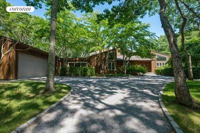 The Hamptons Real Estate | View 8 Kettle Court | 2 car garage | View 25