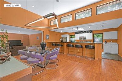 The Hamptons Real Estate | View 62 Woodland Drive | High ceiling | View 9