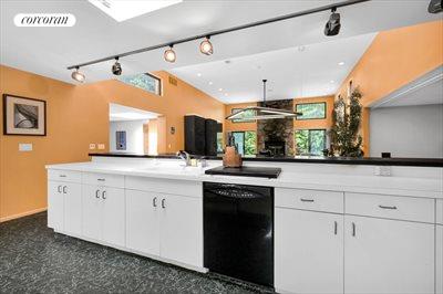 The Hamptons Real Estate | View 62 Woodland Drive | Lots of counter space plus a pantry | View 14