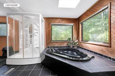 The Hamptons Real Estate | View 62 Woodland Drive | Soaking tub and steam shower | View 19