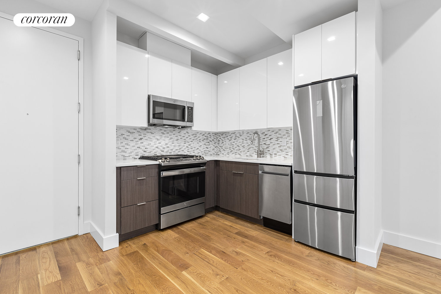 21-59 44th Drive 2D Court Square Queens NY 11101
