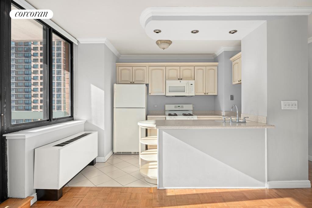 250 East 40th Street, #14E