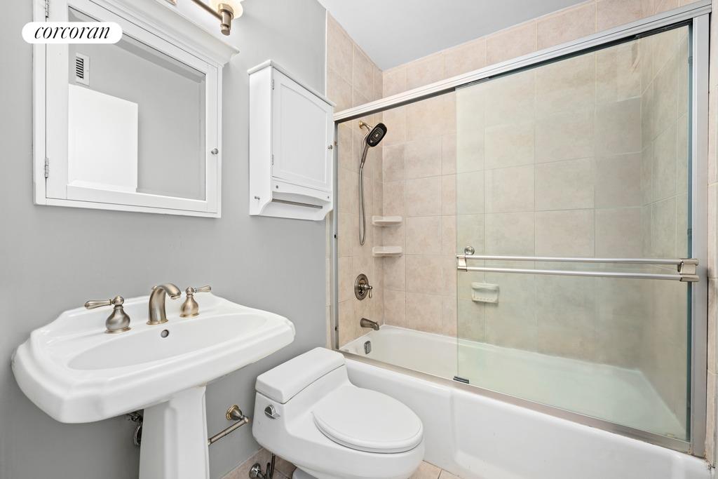 250 East 40th Street, #14E