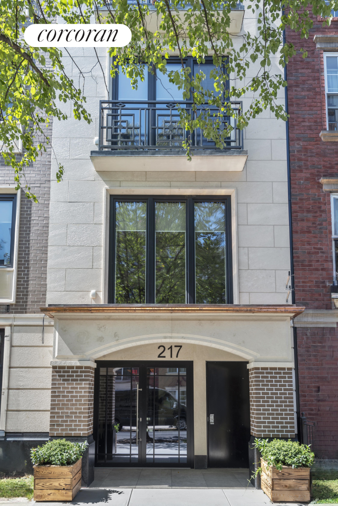 217 Eckford Street, #402