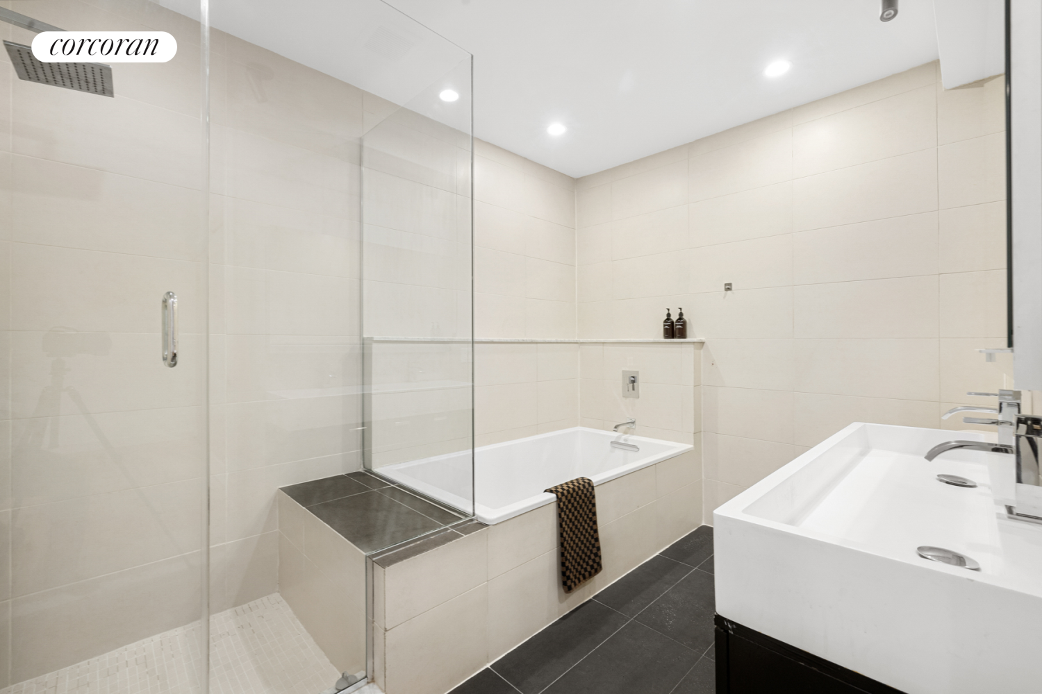176 Broadway, #3C