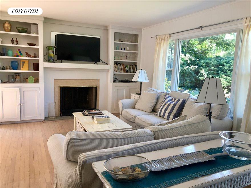 The Hamptons Real Estate | View 9 Sandpiper Lane | Living room