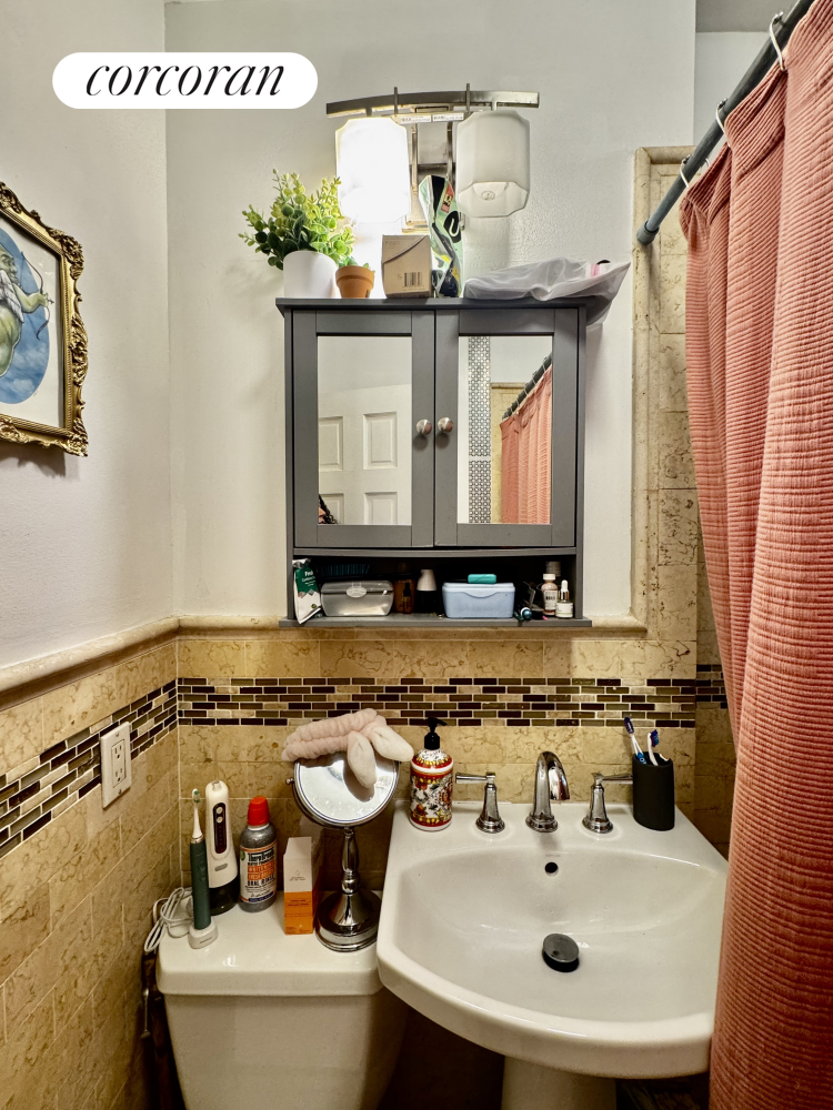21-38 35th Street Steinway-Ditmars Queens NY 11105