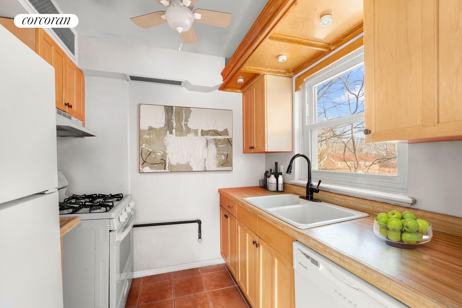 147-36 Charter Road 34E Briarwood Queens NY 11435