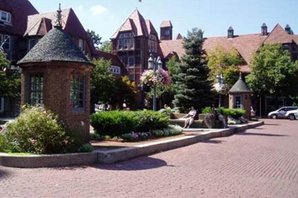 Forest Hills Inn Apartments | 20 Continental Avenue, Queens | Corcoran