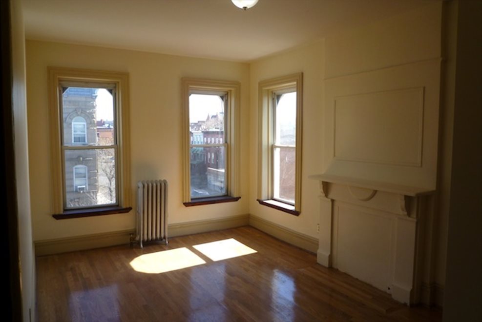 New York City Real Estate | View 823 Lexington Avenue, 3 | room 1 | View 2
