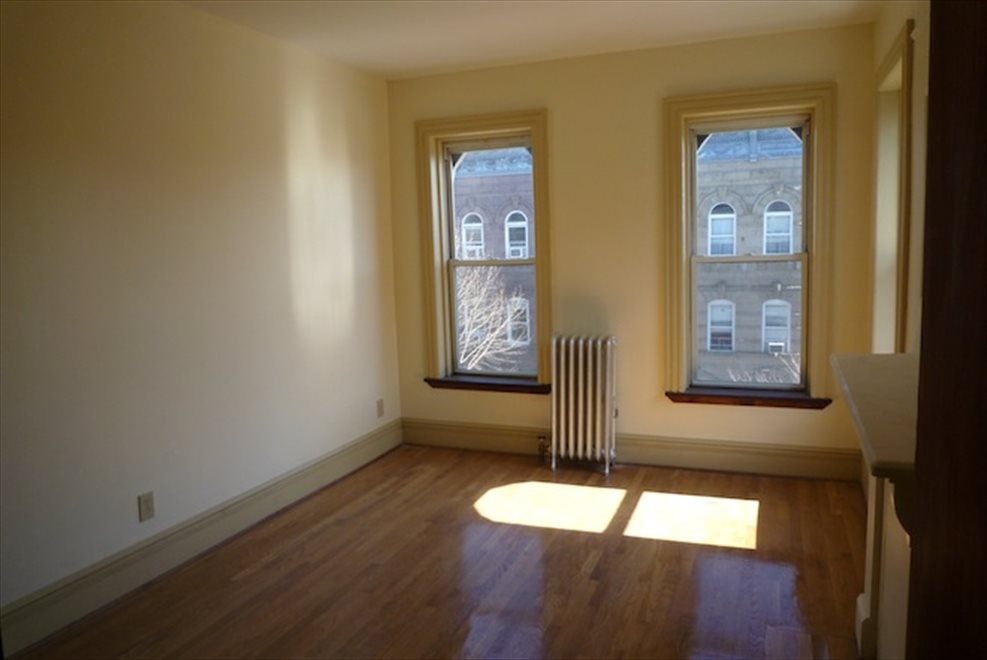 New York City Real Estate | View 823 Lexington Avenue, 3 | room 4 | View 5