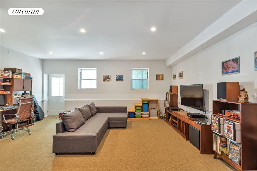 965 Kent Avenue Apt 1 Clinton Hill Nyc Real Estate Corcoran