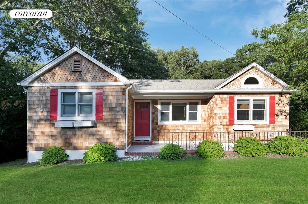 The Hamptons Real Estate | View  | 2 Beds, 1 Bath