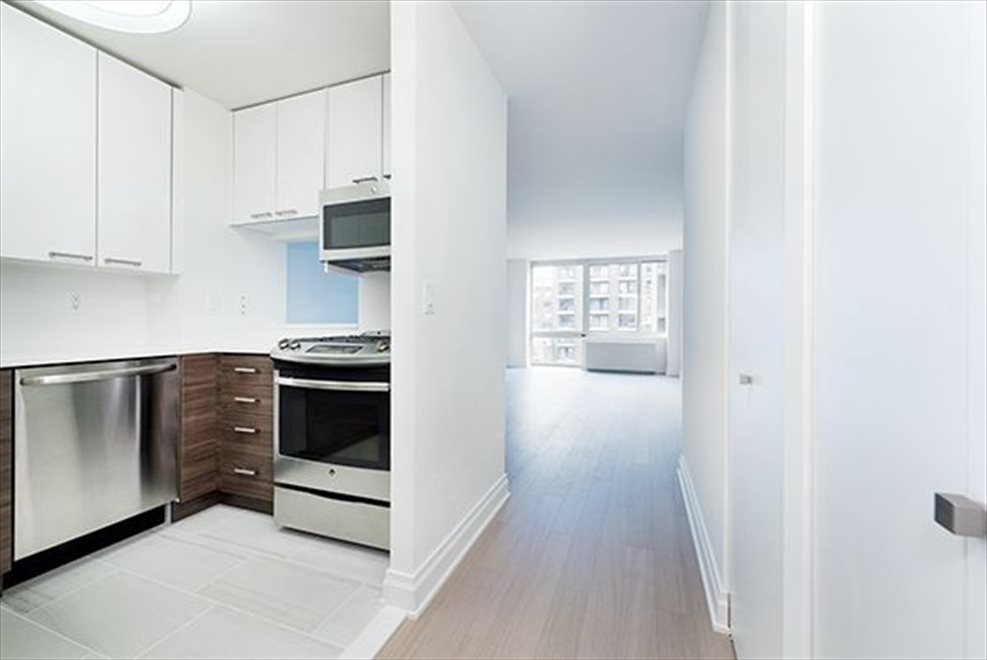 New York City Real Estate | View 240 East 86th Street, PHD | room 2 | View 3