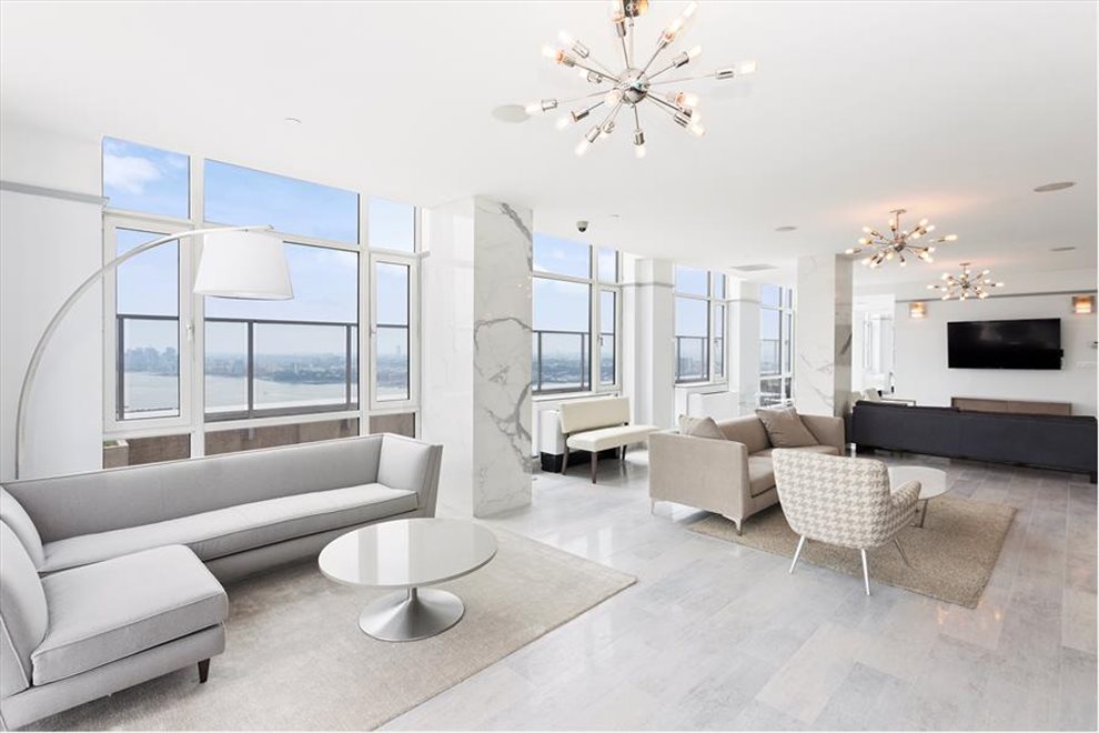635 West 42nd Street 45THFLOOR, Manhattan Property for sale